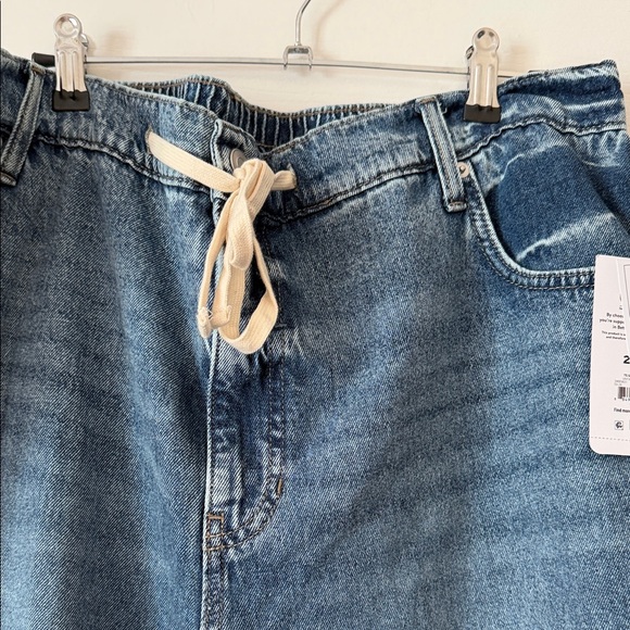 Terra & Sky Denim Cropped Jeans with Drawstring - Picture 2 of 6